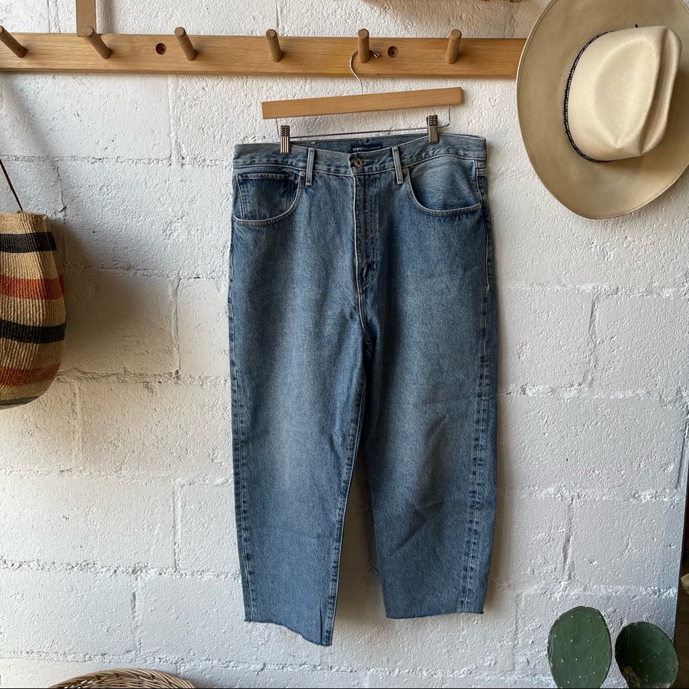 Levi’s NWOT Barrel Crop Jeans
